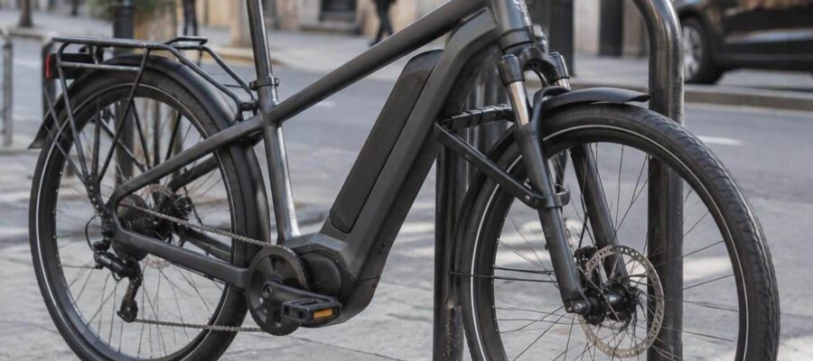 découvrez quelle assurance choisir pour un vélo électrique de plus de 2 000 € : garanties contre le vol, les dommages et conseils pour bien le protéger.